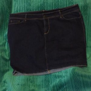 Dark wash classic denim skirt
